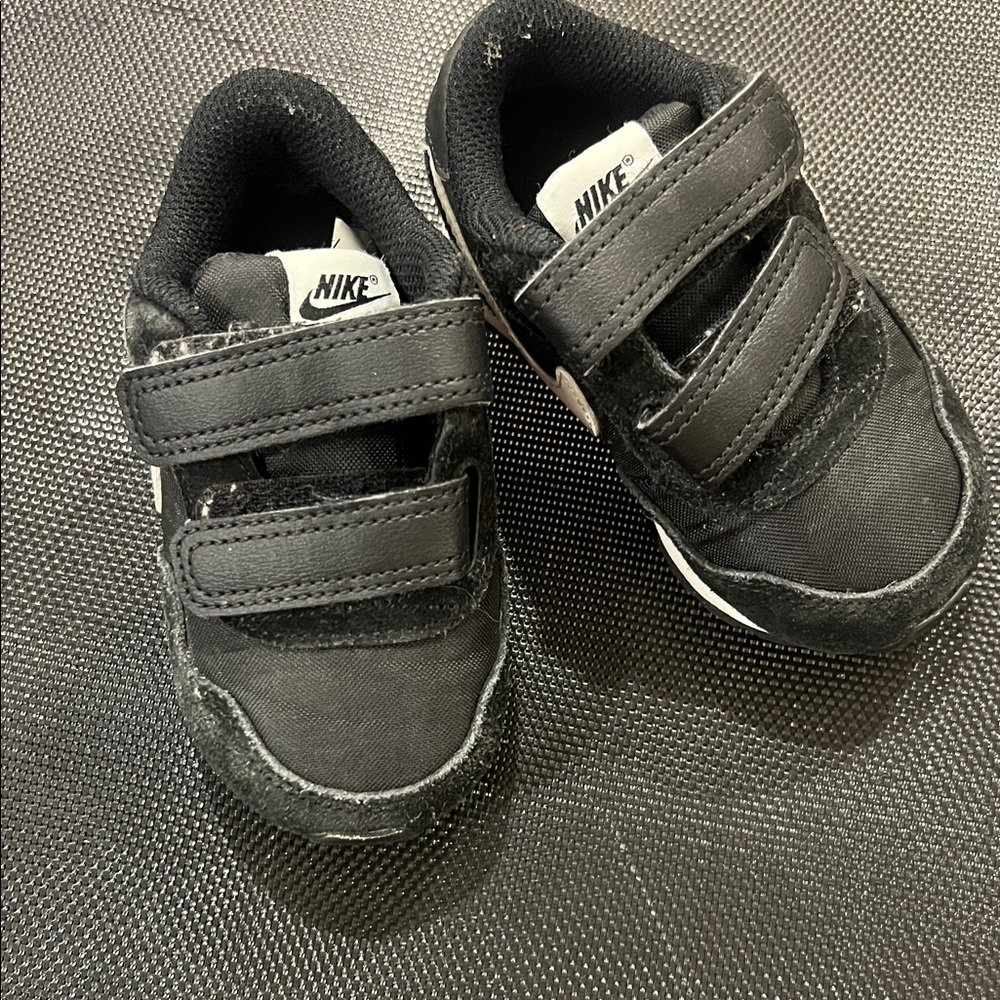 Nike Kids Black Velcro Sneakers